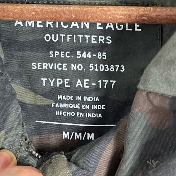 American Eagle AE Womens Camo Embroidered "LOVE" Hooded Jacket Size M utility - Picture 7 of 10